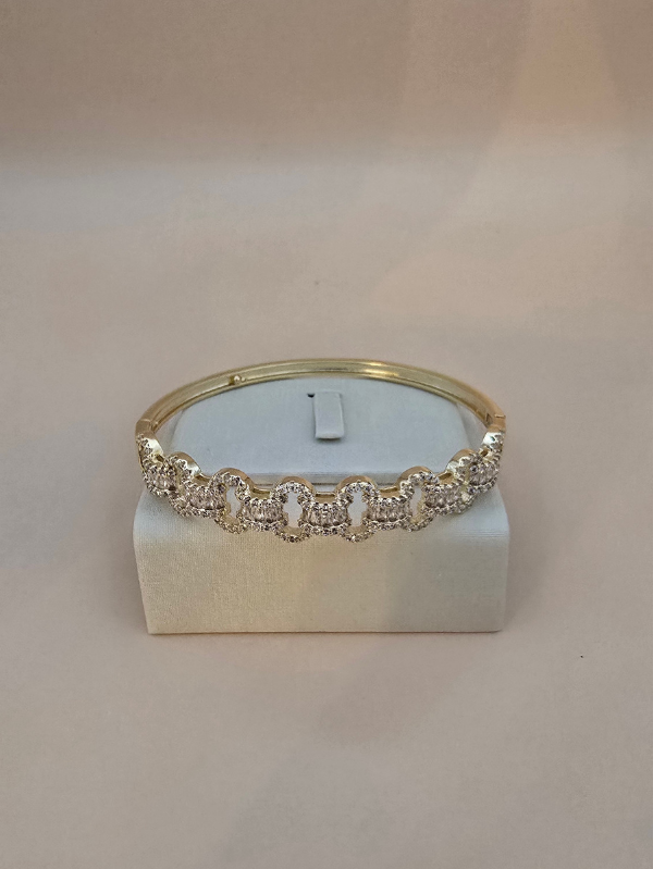 BRACELETE CRAVEJADO LUXO - Imagem 4