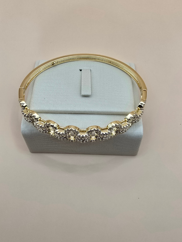 BRACELETE CRAVEJADO LUXO - Imagem 3