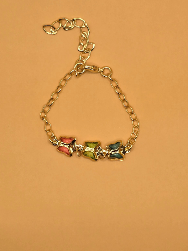 Pulseira Infantil Três Borboletas – Banhada a Ouro 18K - Imagem 2
