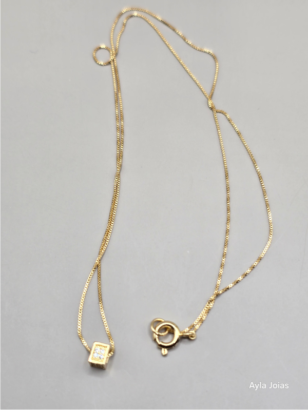Gargantilha 1 Quadradinho Cravejado – Banhada a Ouro 18K - Imagem 2