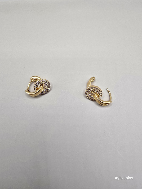 Brinco Cravejado Balanço Redondo – Banhado a Ouro - Imagem 2