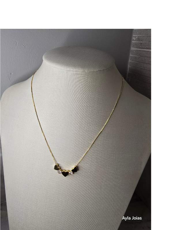 Colar Feminino Banhado a Ouro 18K com 3 Corações e 2 Pingentes - Imagem 2