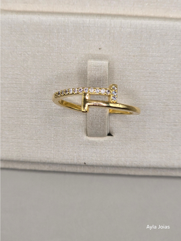 Anel Cravejado com Micro Zircônias – Banhado a Ouro